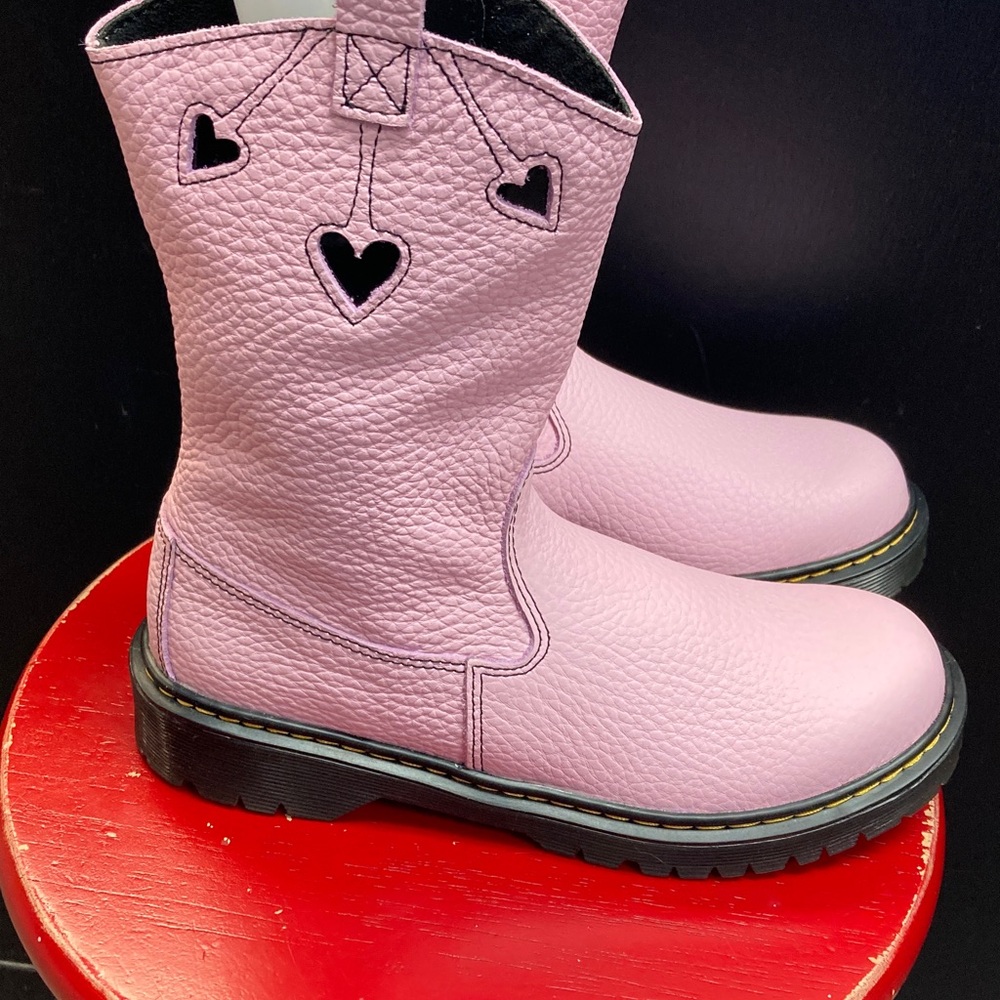 Dr Martens NWOT Junior Heart Napa Patent Pull-on Pink Boots Youth size 4